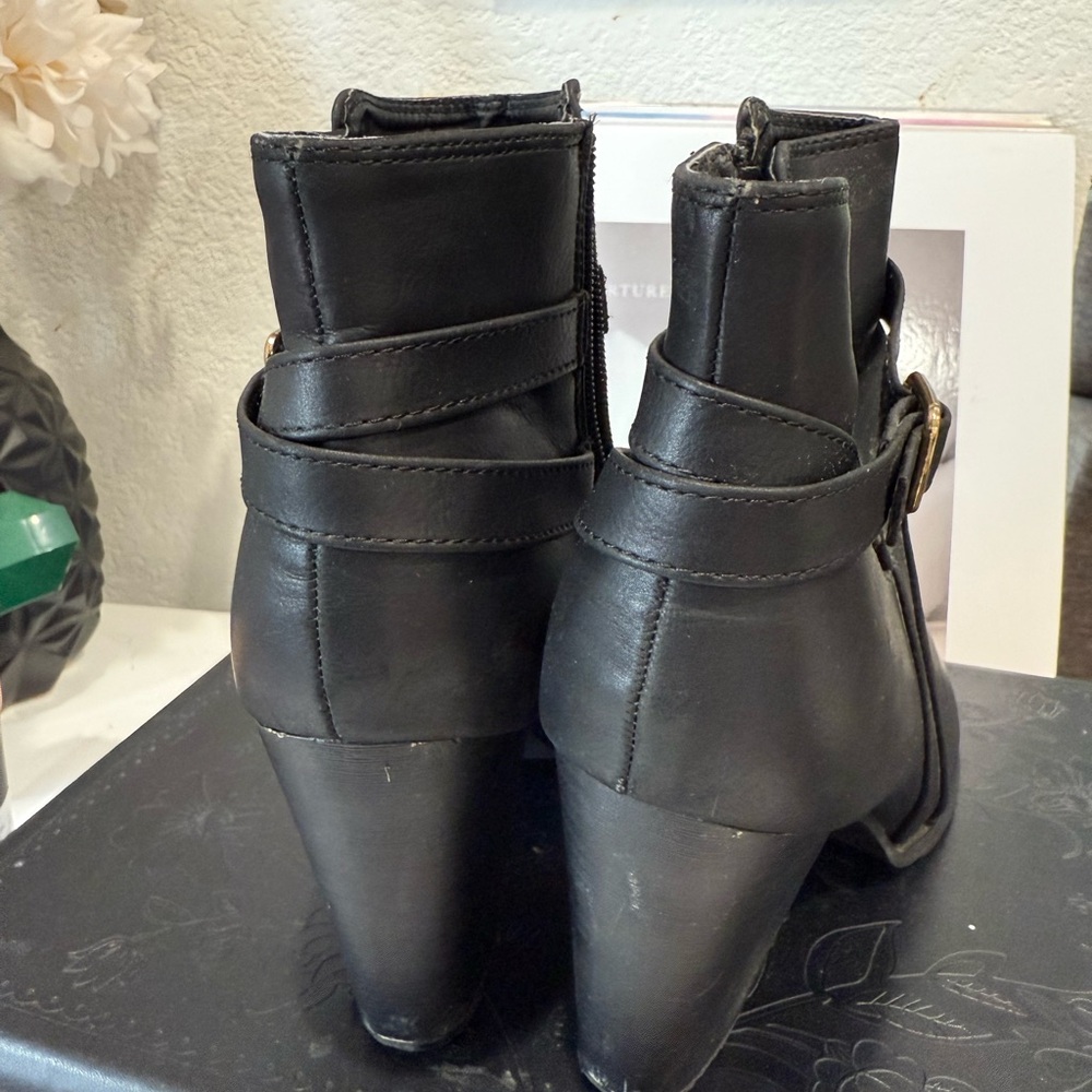TOP Moda Black Ankle Booties with Chunky Heel - Picture 3 of 6